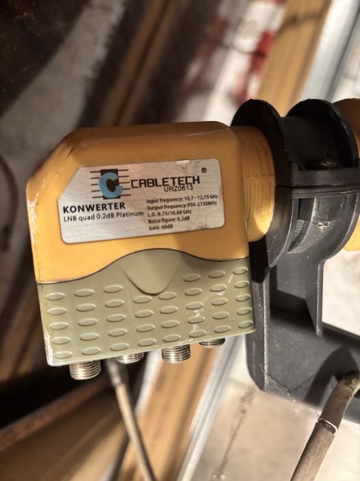 Antena z konwerterem i uchwytem