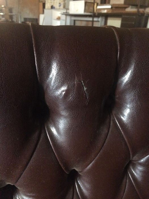 Sofá capitoné em napa