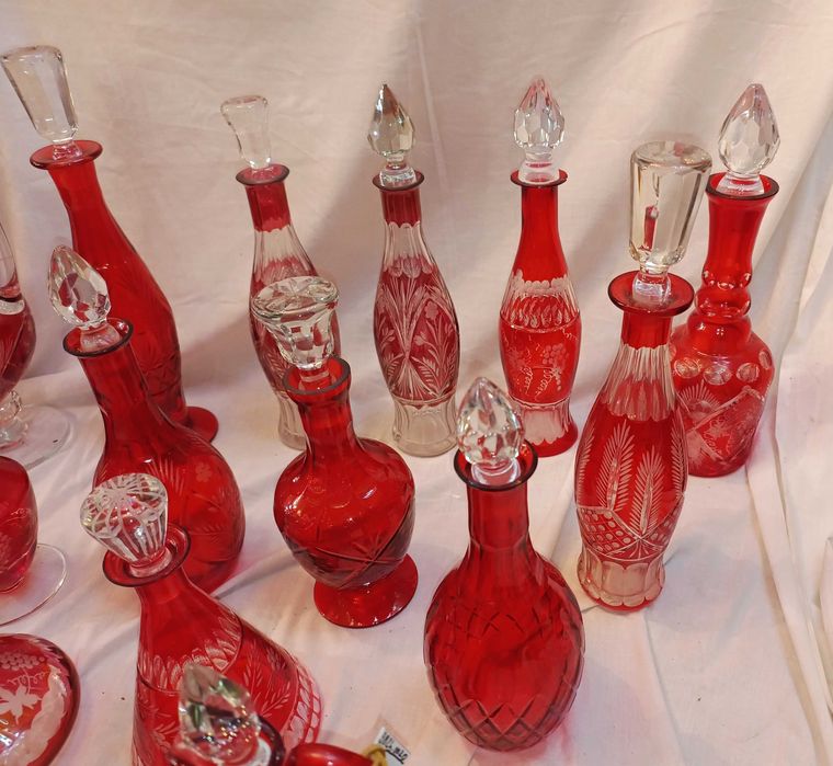 Garrafas Vermelhas Lapidadas