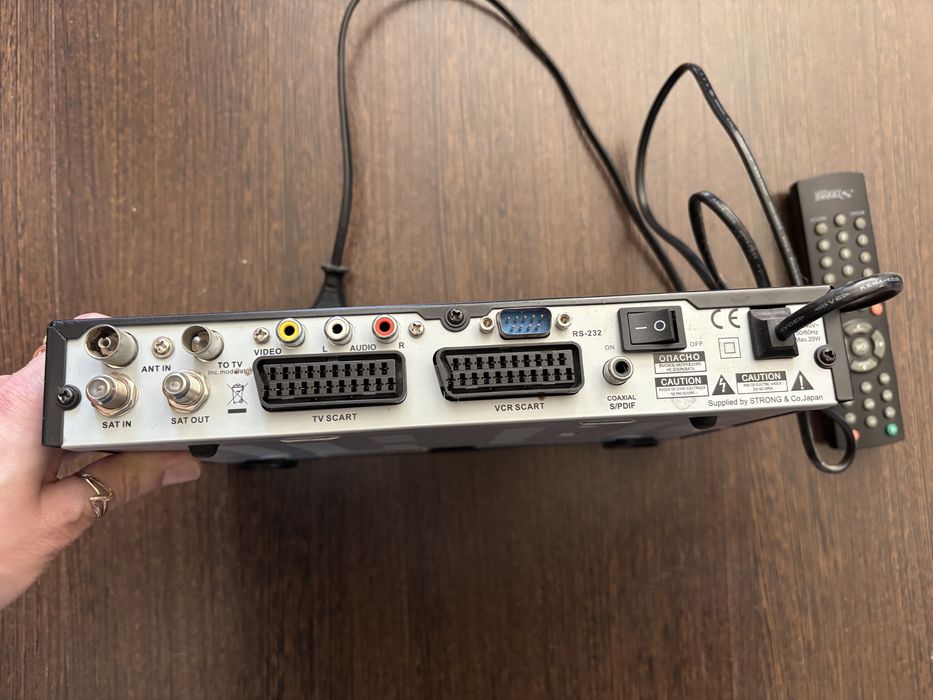 Тюнер супутниковий з тарілкою