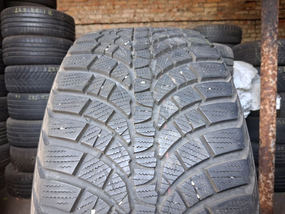 распаровка шины б/у 255/45 R18 Kumho  Winter Craft WD71