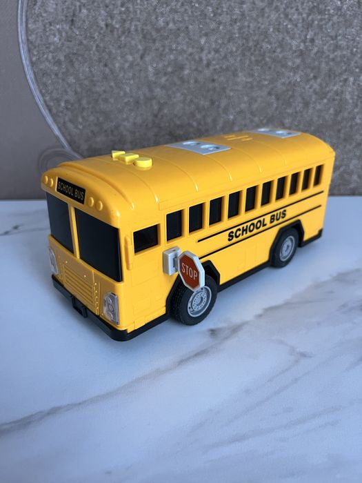 Дитячі іграшки (машинки)