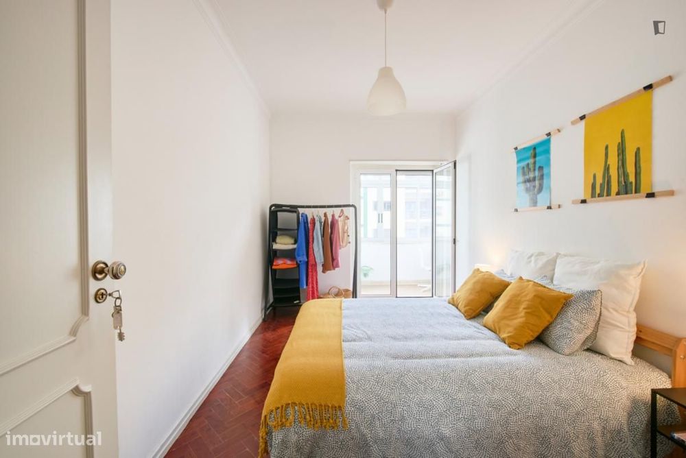 Quarto - localizado em Arroios Lisbon