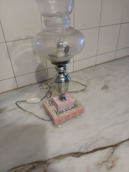 Candeeiro de Mesinha de Cabeceira Antigo