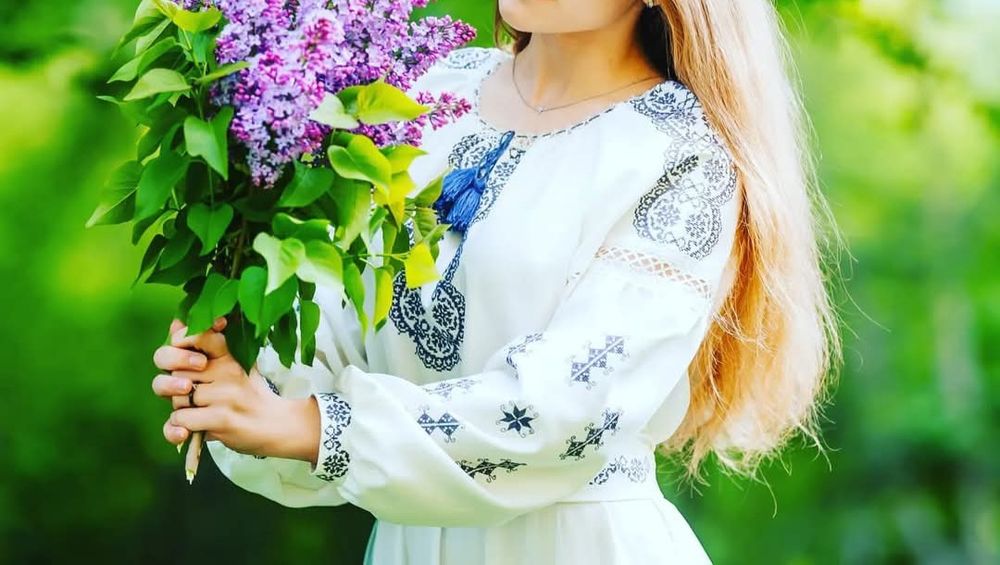 Вишита сукня жіноча