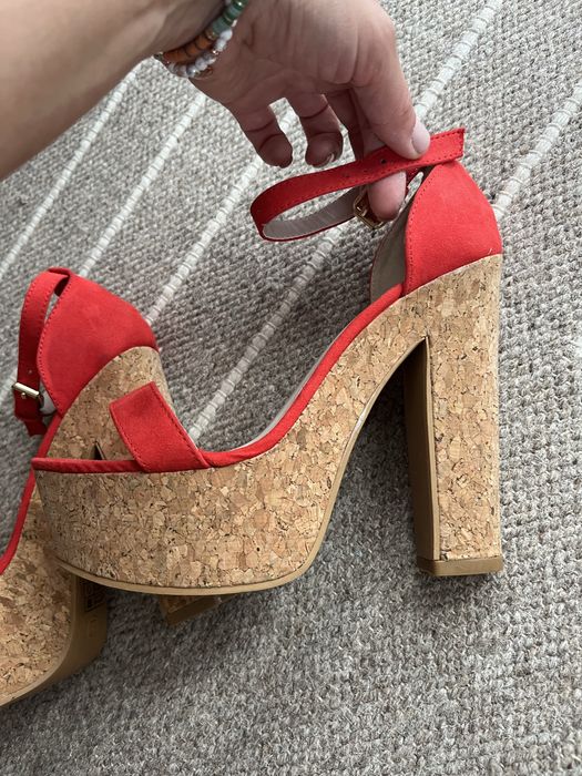 Wysokie buty na lato Nowe