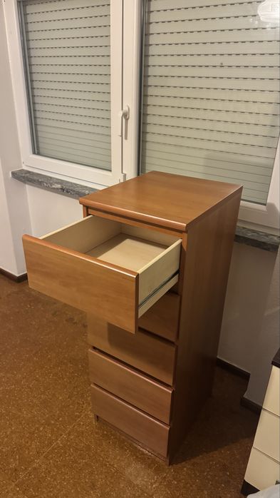 Movel com prateleiras de roupa interior