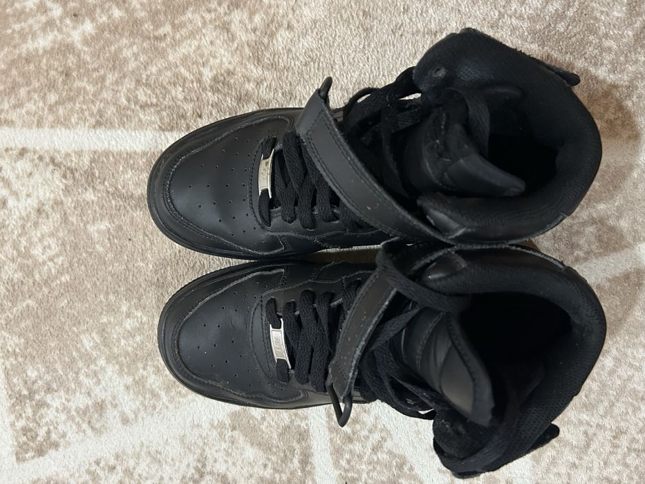 Продам кросівки Nike Air Force 1 Mid '07