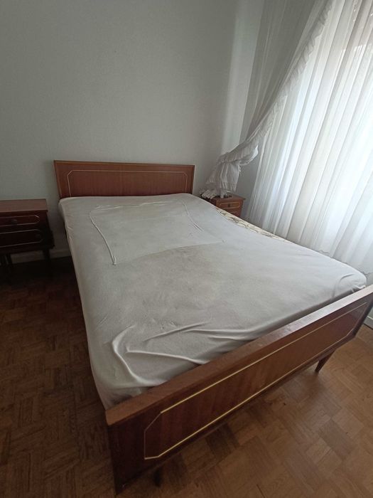 Conjunto de quarto vintage em madeira maciça