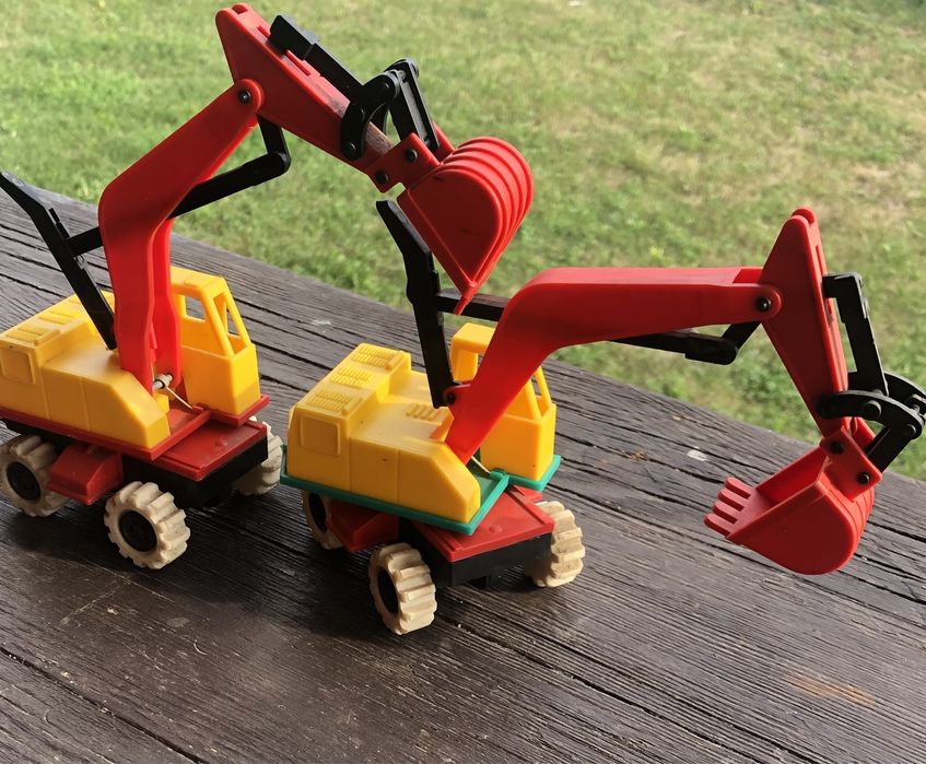 Продам вінтажний іграшковий екскаватор Салют