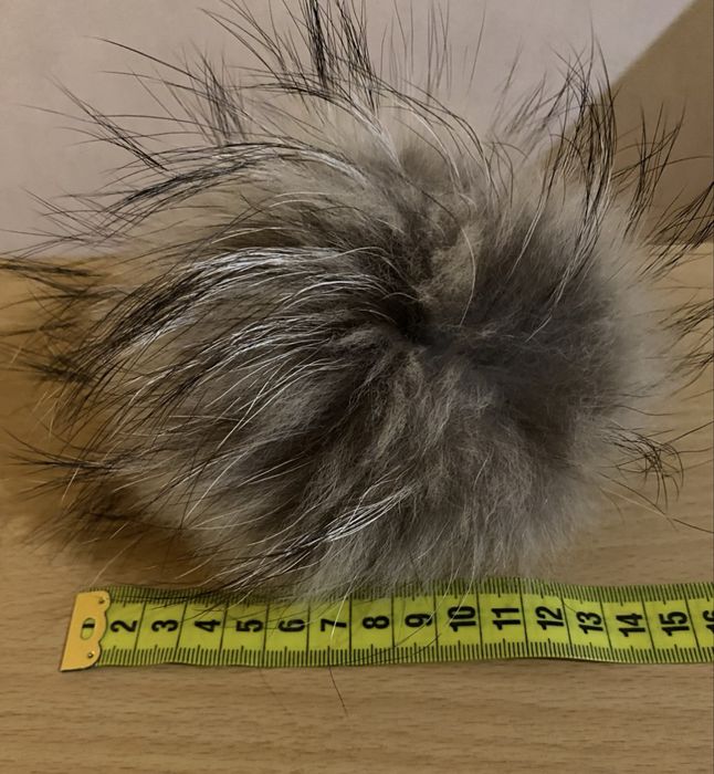 Помпон из меха, енот