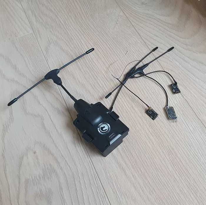 Zestaw TBS Crossfire Micro Moduł nadajnika oraz 3 odbiorniki