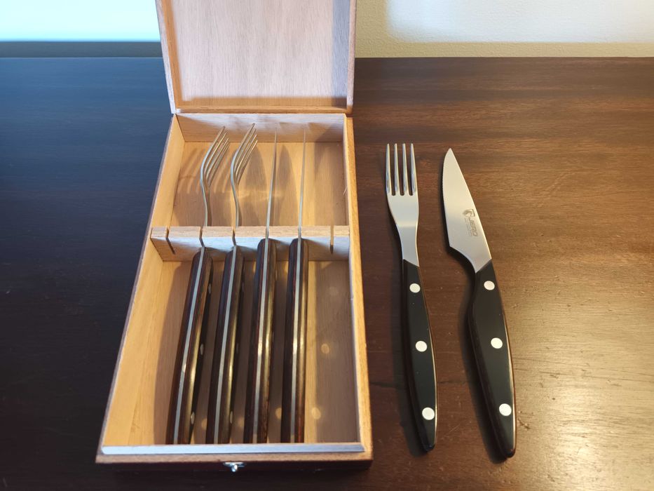 Conjunto 3 garfos e faca Jero