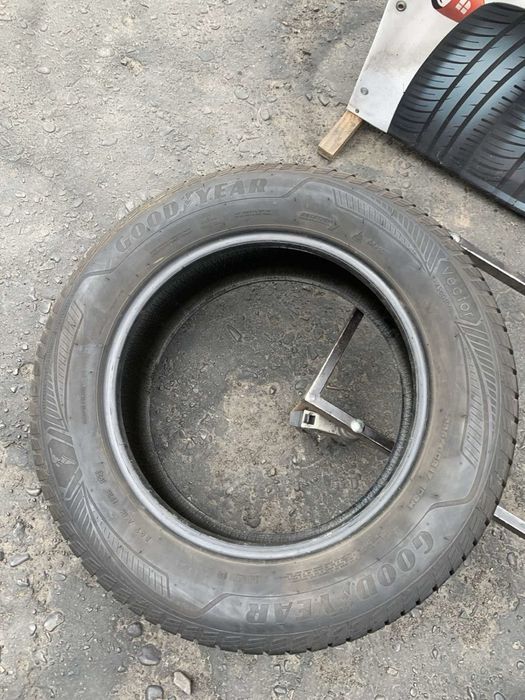 Шини 235/60 R17 пара Goodyear 6,5мм всесезон