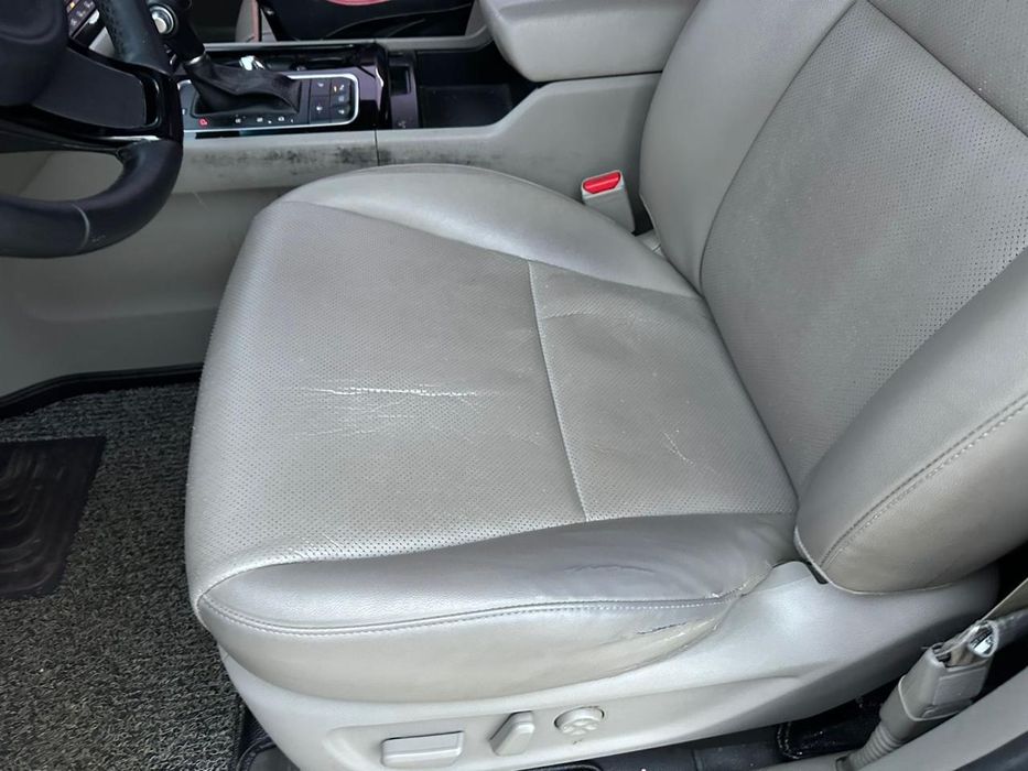 продаж Kia Carnival в гарному стані