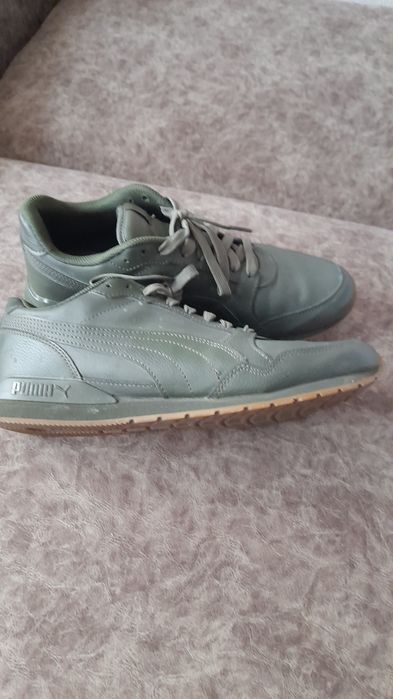 Продаю кросівки чоловічі 44р шкіряні оливка