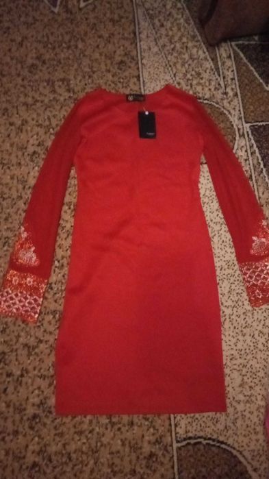 Сукня червона в чудовому стані