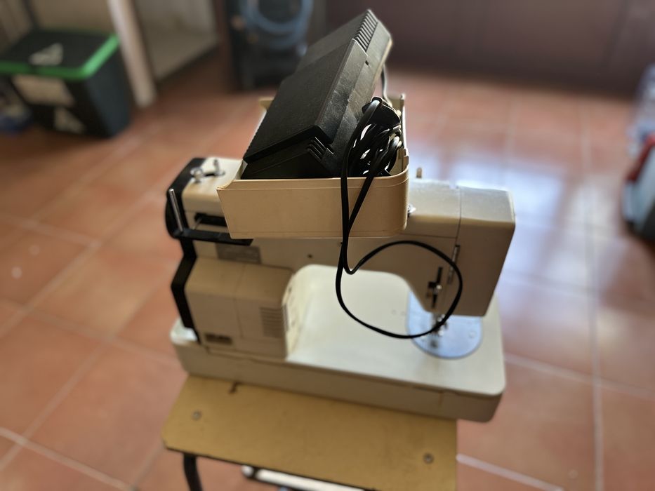 Máquina de Costura - PFAF - Para peças ou Decoração