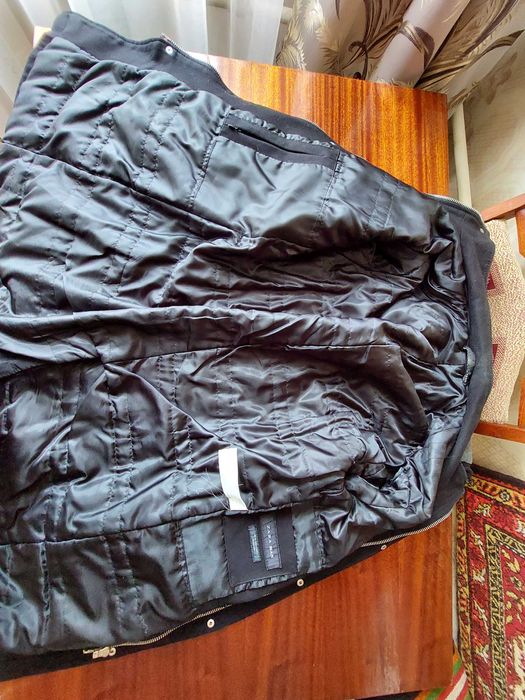 Черное пальто с капюшоном