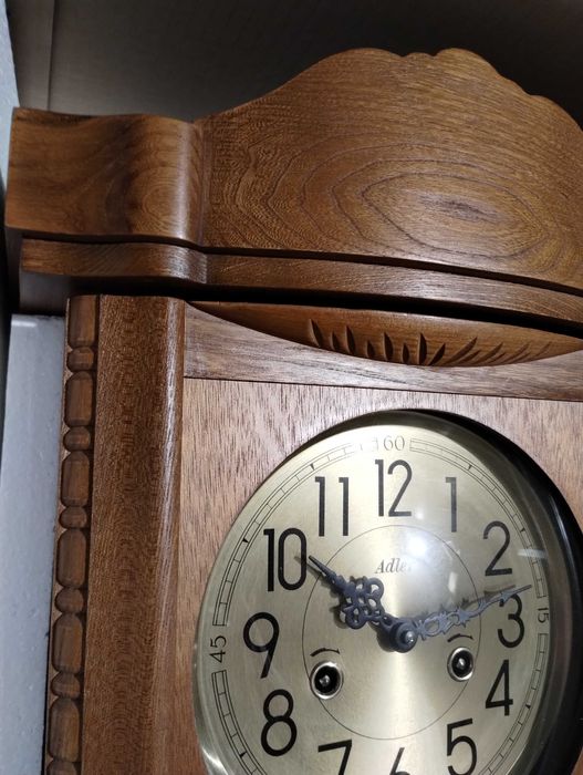 Zegar drewniany mechaniczny ścienny z wahadłem Adler model 11002