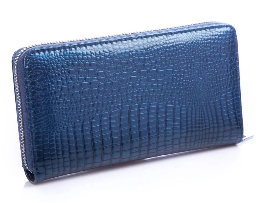 portfel damski skórzany zapinany na suwak niebieski