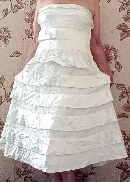 Сукня весільна нова р. талія 64 см, бюст 82 см.