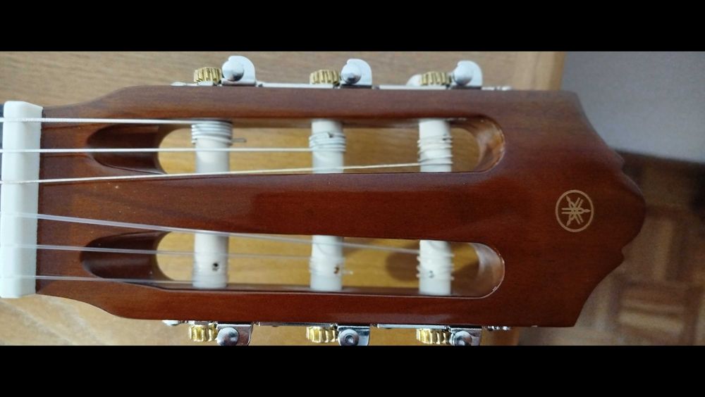 Guitarra clássica 4/4 Yamaha C40 natural + acessórios - Ótimo Estado!