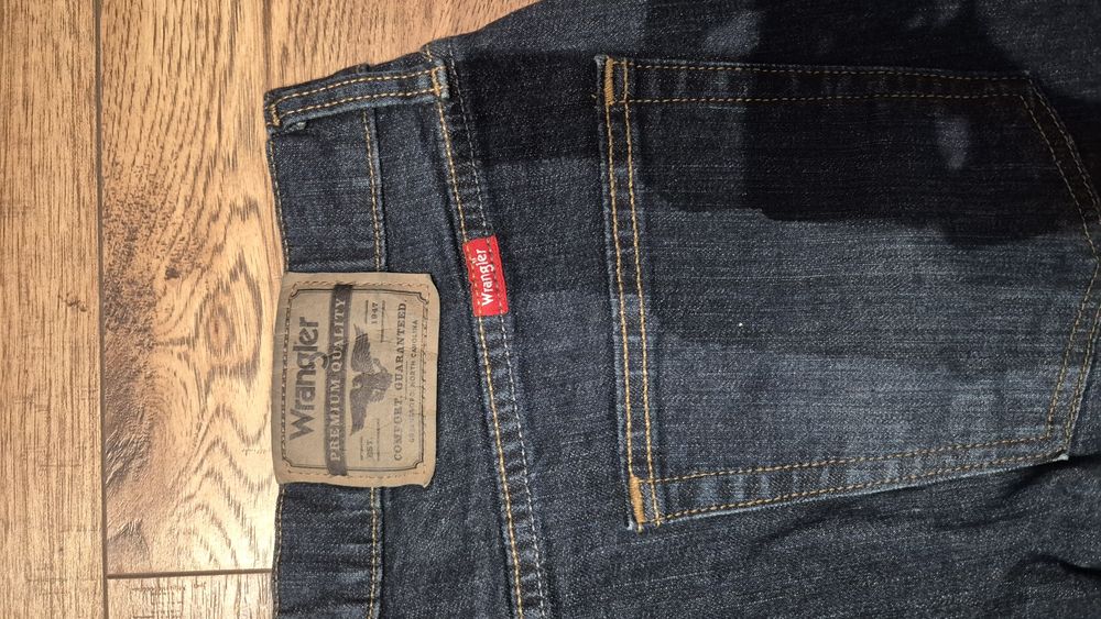 Jeansy Wrangler 32x32 relaxed fit