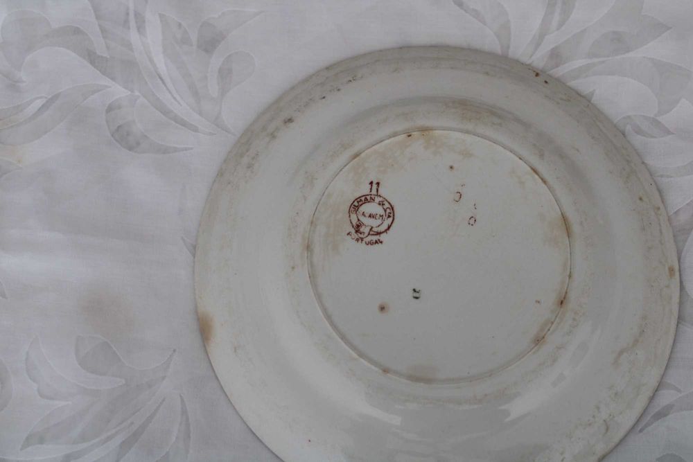 1 Prato figuras Orientais, Fabrica Sacavém -Gilman e C-ª, carimb. 1905