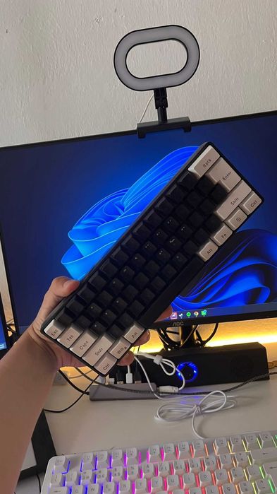 Teclado Mecânico Compacto 60% (Layout Inglês) – Como Novo