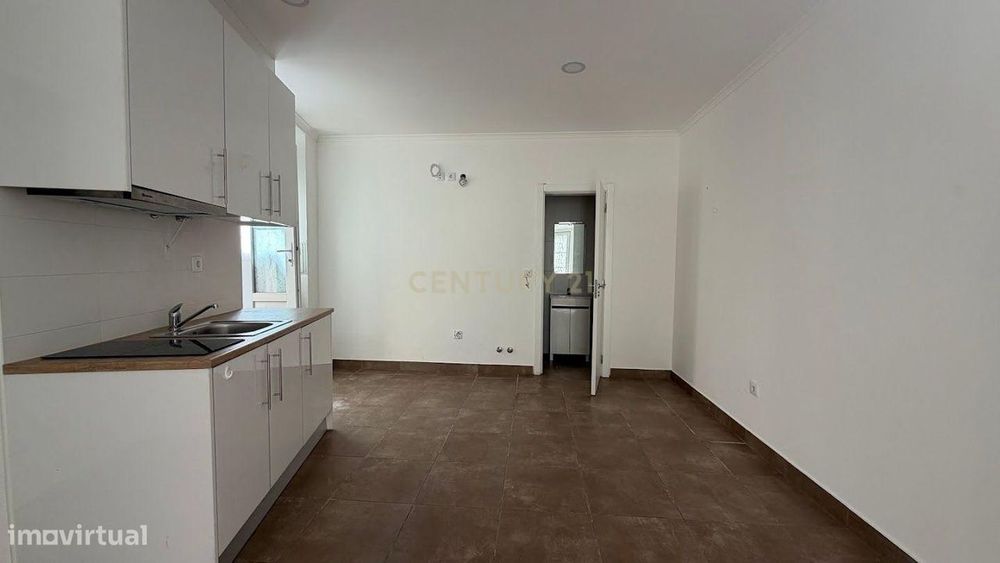 T0 Renovado | Centro Histórico De Abrantes | Pronto A Habitar
