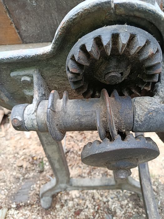 Продаю січкарню на два ножі