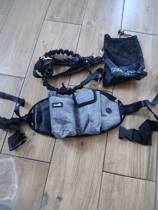 Smycz elastyczna i nerka na smaczki