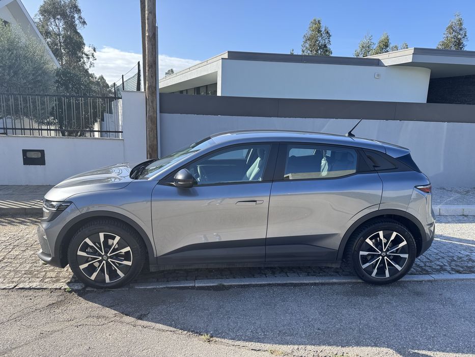 Renault Megane E-Tech EV60 com IVA Dedutivel - versao c/ + autonomia e c/ ecra grande foto 2