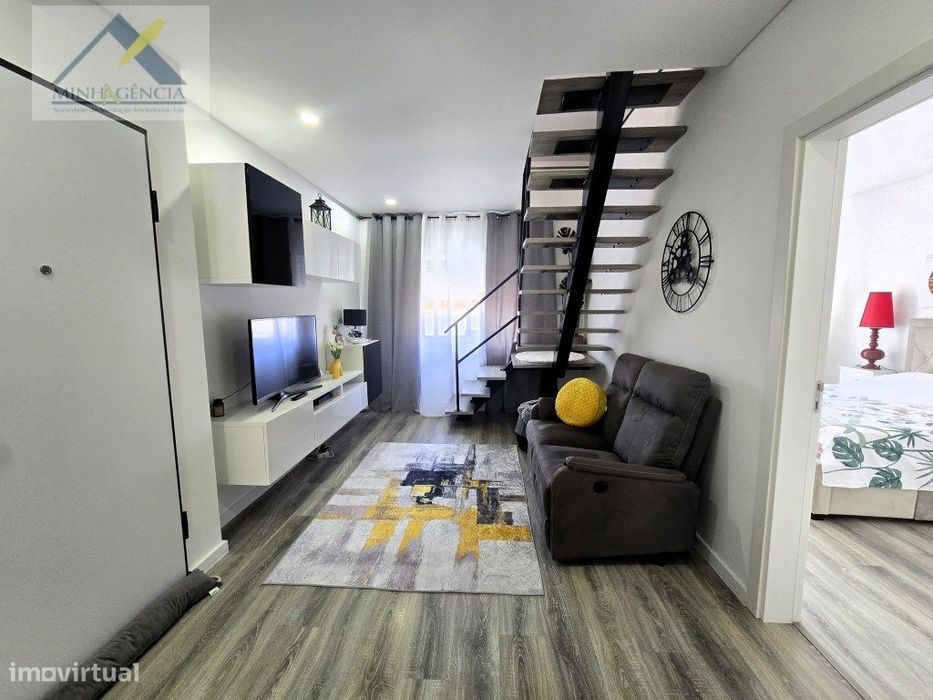 Apartamento T2 Duplex remodelado no Lavradio — Barreiro E Lavradio, Setúbal