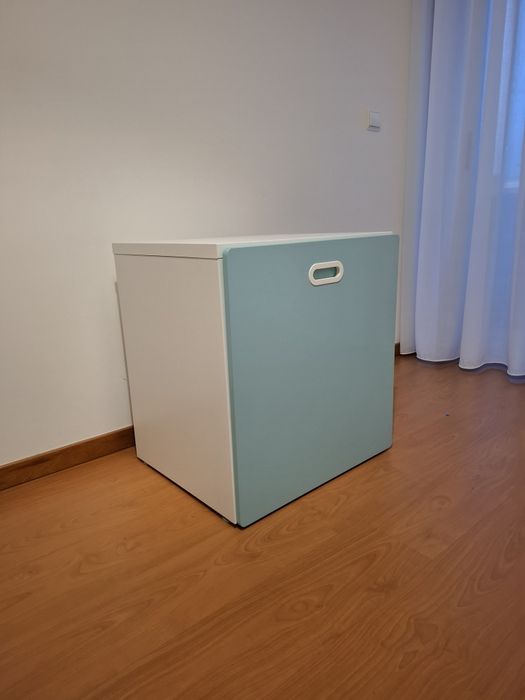 Baú ikea azul e branco