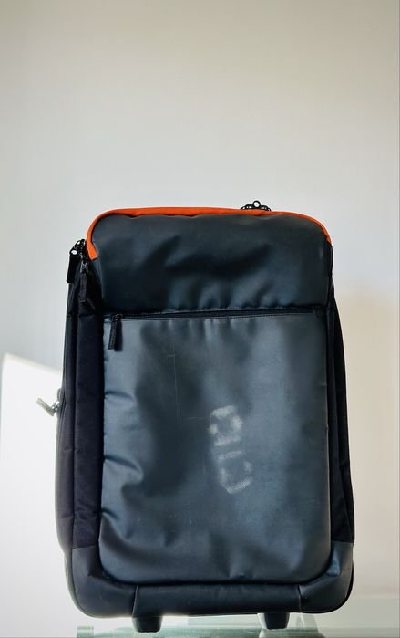 Walizka kabinowa na kółkach