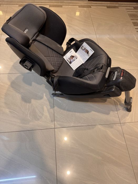 Fotelik samochodowy Recaro Optiafix Carbon Black 9-18kg