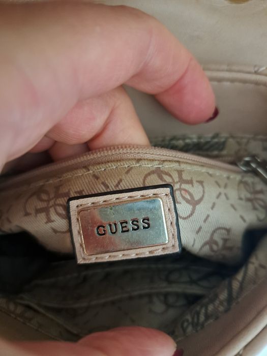 Torebka Guess na lancuszku
