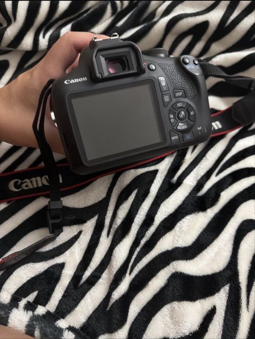 Camara canon eos 2000D
