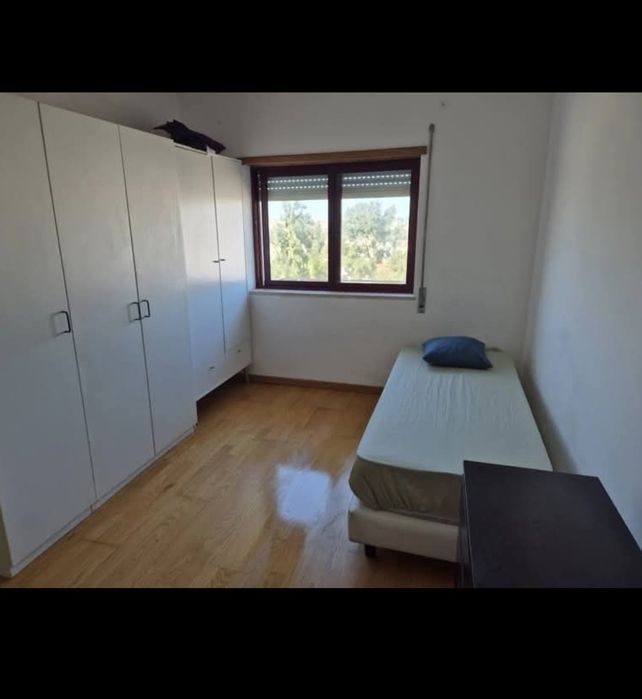 Quarto para arrendar com muita boa localização