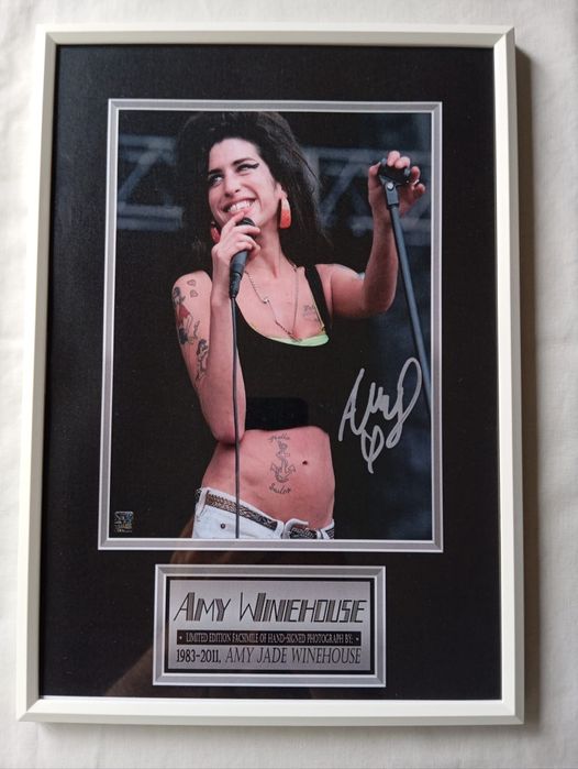 Moldura Amy Winehouse com Autógrafo (A4)