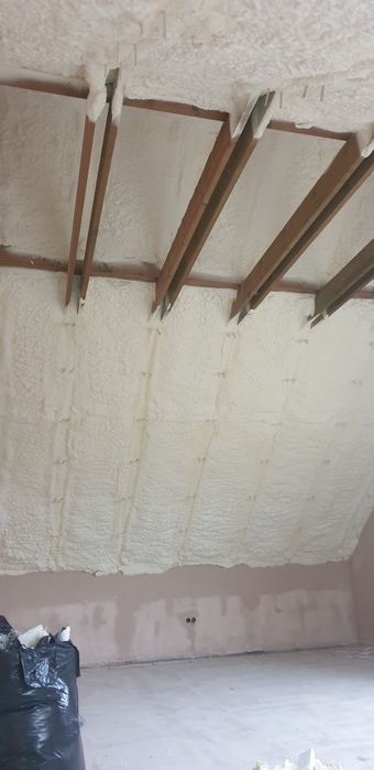 Izolacje Natryskowe pianą,stropy, Ocieplanie piana pur dachy