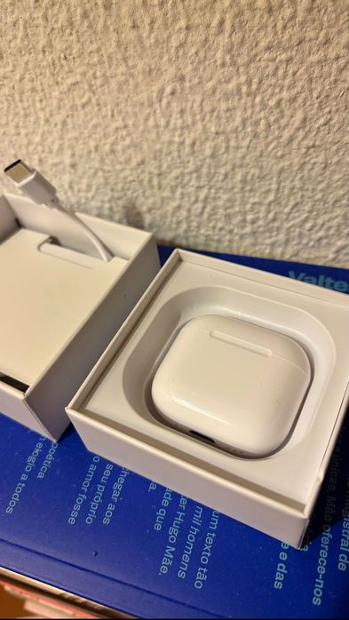 AirPods Pro 4 Apple
