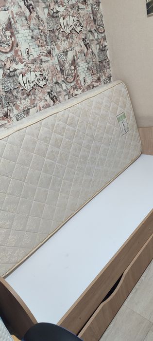 Продам кровать с матрасом