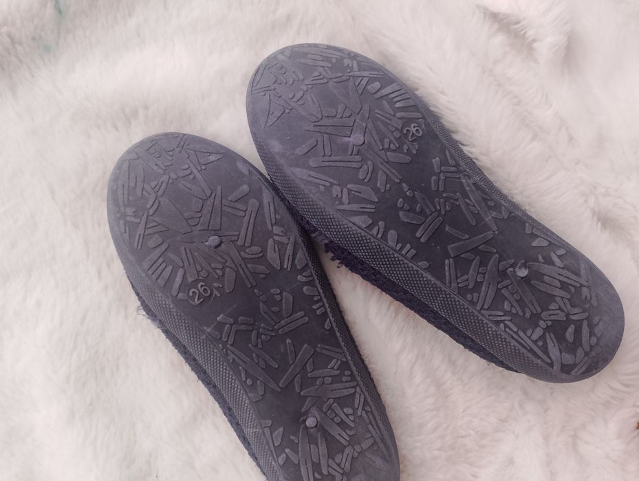 Buty siatkowe dla dziewczynki, koronka, kapcie r. 26 balerinki granat