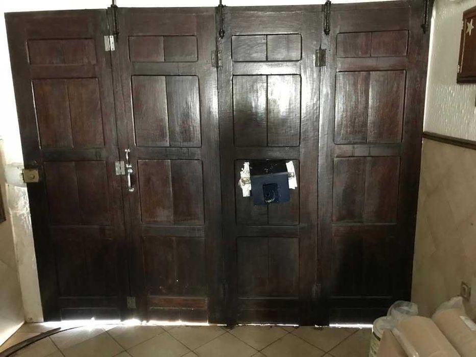 Portão antigo de garagem-madeira maciça de sucupira
