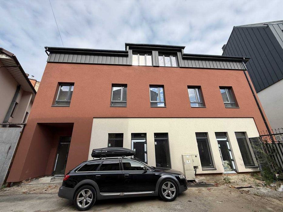 Оренда 3 поверхового комерційного приміщення вул.Богдана Хмельницького