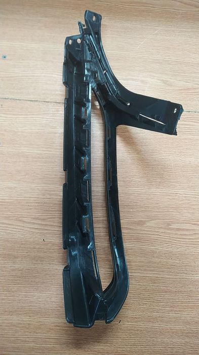 Audi Q7 4m0 кріплення воздуховод переднього бампера