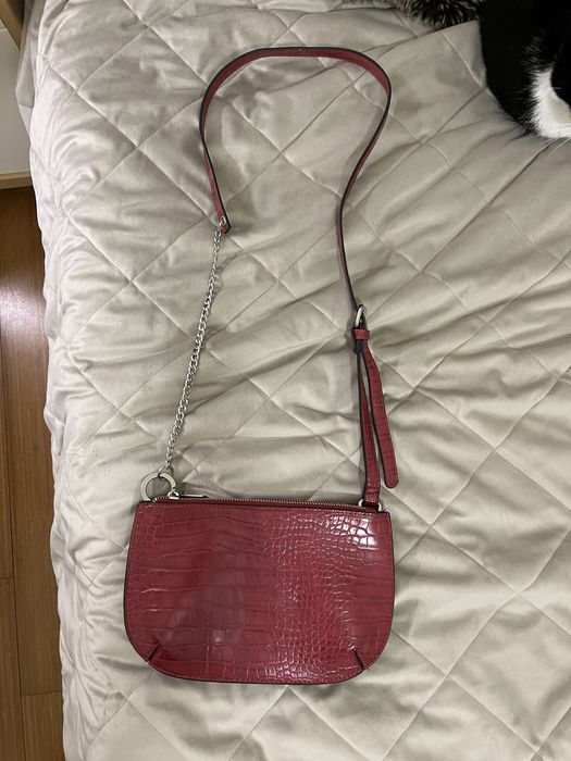 Mala vermelha com textura Stradivarius